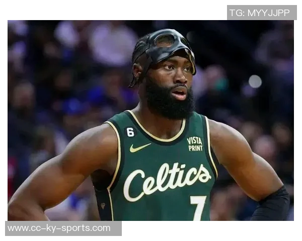 杰伦布朗半场表现出色普理查德助攻频繁两人联手引领球队攻势