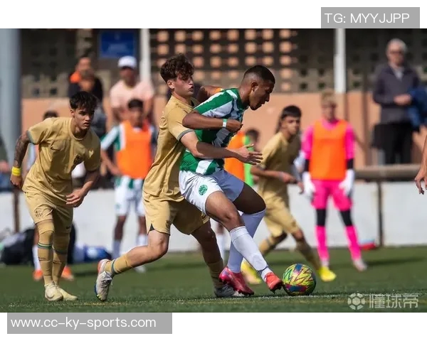 泰山功勋外援巴力斯塔重温旧梦在表演赛中闪耀破门展现默契