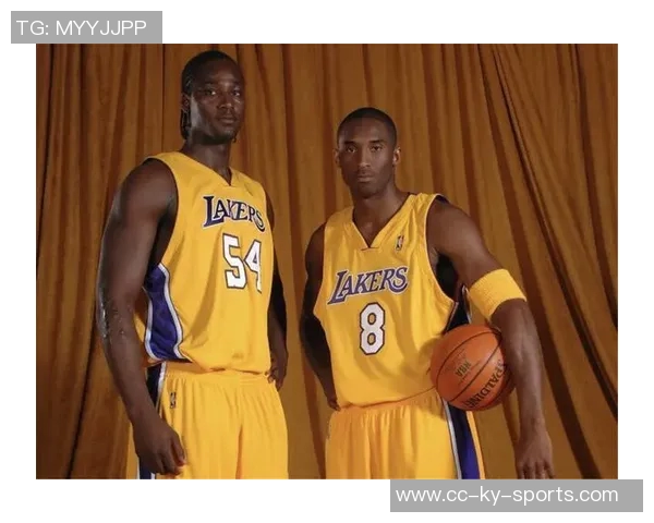 夸梅布朗谈科比遭黑与詹姆斯遭遇引发的争议与双标现象