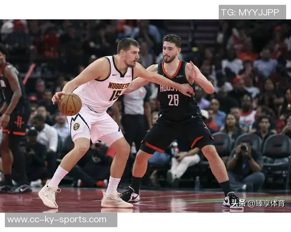 申京赛后与约基奇亲密互动展现友谊与尊重的瞬间 申京赛后与约基奇亲密互动展现友谊与尊重的瞬间